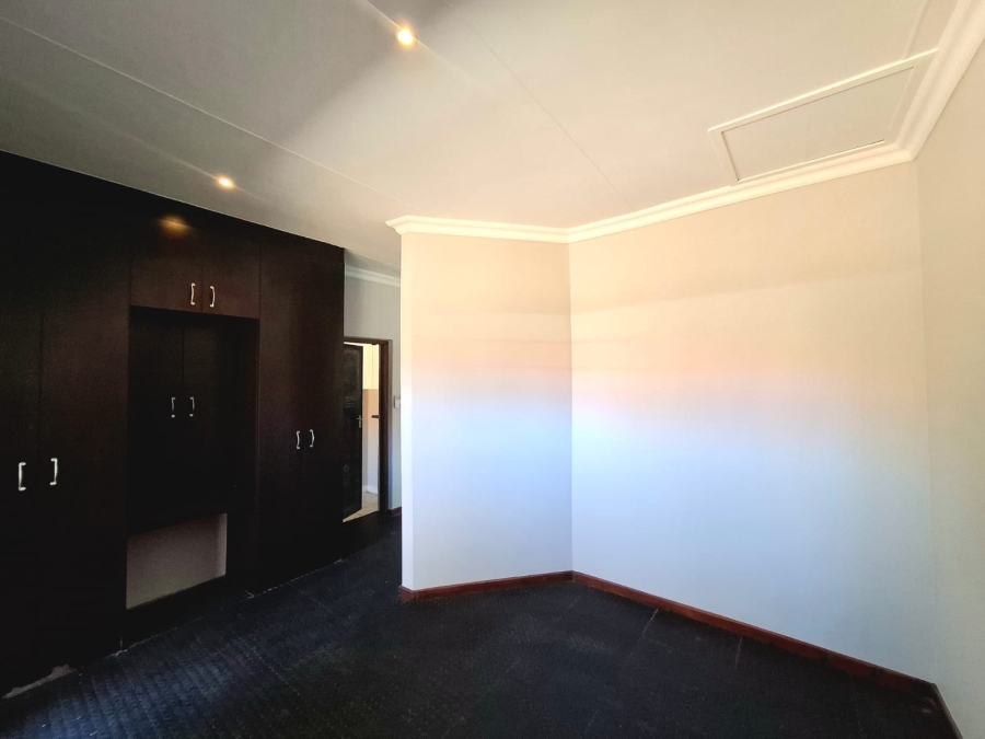 4 Bedroom Property for Sale in Nahoon Valley Park Eastern Cape